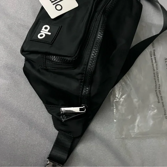 ALO Yoga Black Crossbody Bag - Picture 3 of 7